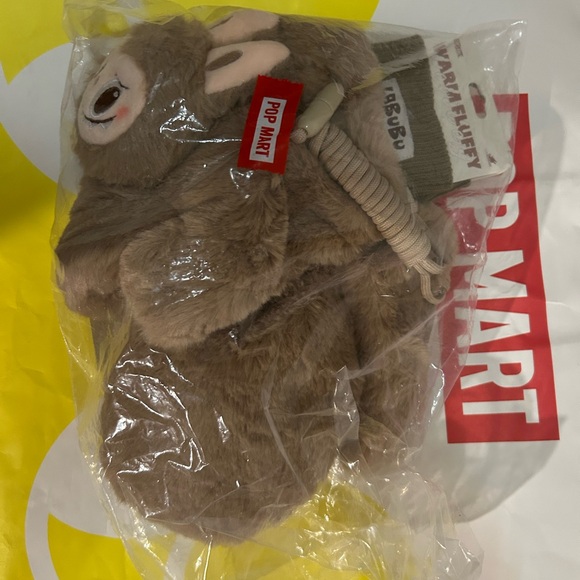 POP MART Labubu The Monsters Warm Fluffy Holiday Plush Scarf labubu 毛绒围巾 - Picture 6 of 8